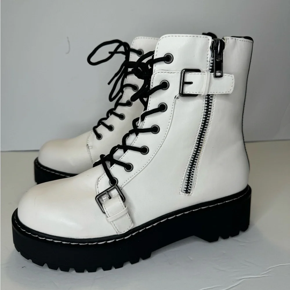 ‏Wild Pair  Womens Arriele Leather white Ankle Boots size 10M new